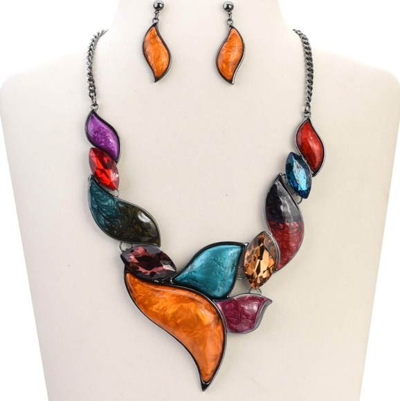 NWOT Vintage Statement Necklace and Earrings Set Flower Leaf Pendants - Picture 2 of 6